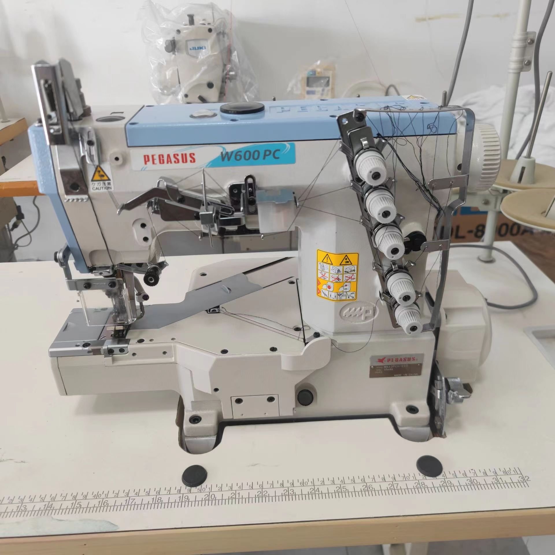 Original SecondHand Pegasus W662 Automatic Industrial Overlock Sewing Machine Direct Drive Cylinder Arm Interlock Sewing Machine