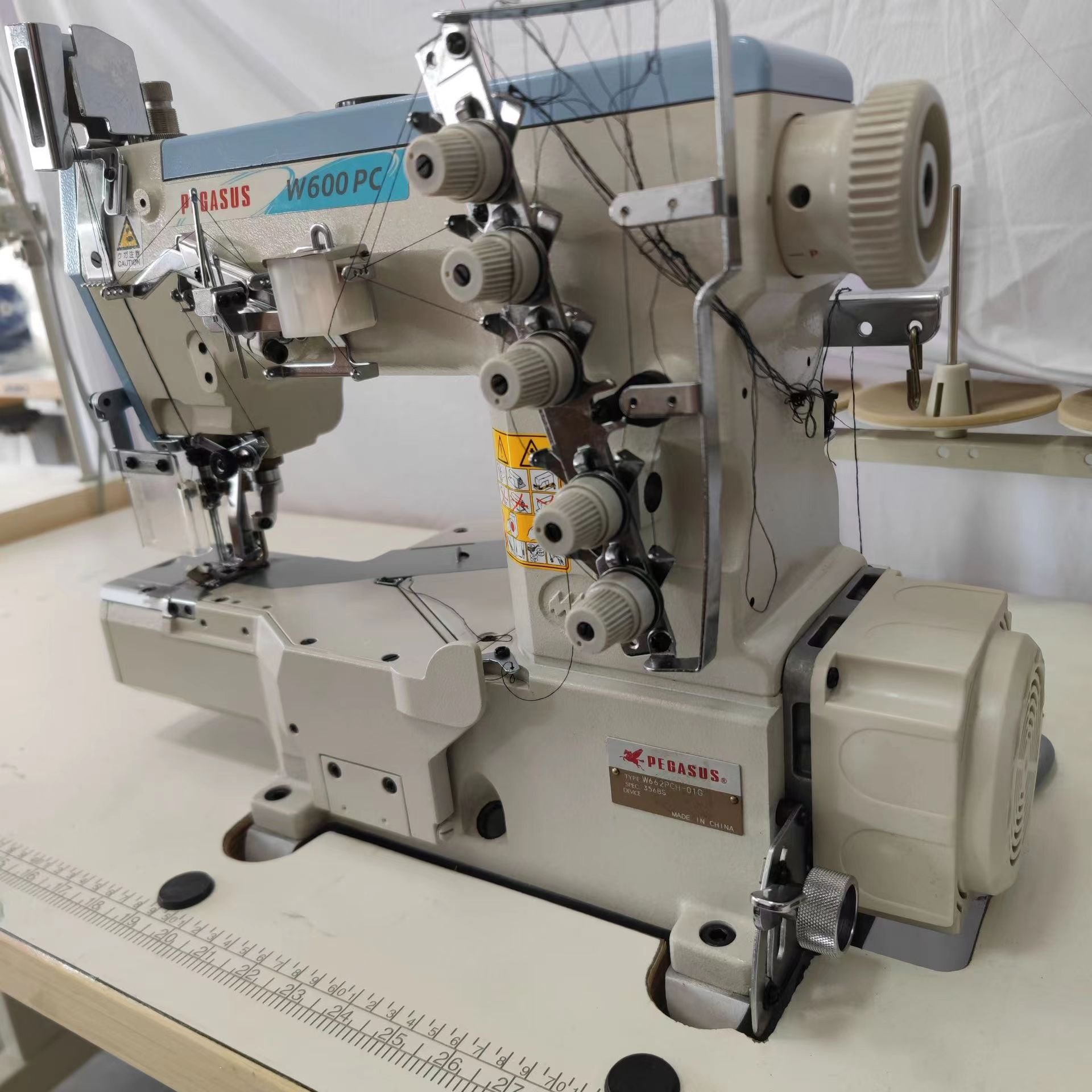 Original SecondHand Pegasus W662 Automatic Industrial Overlock Sewing Machine Direct Drive Cylinder Arm Interlock Sewing Machine