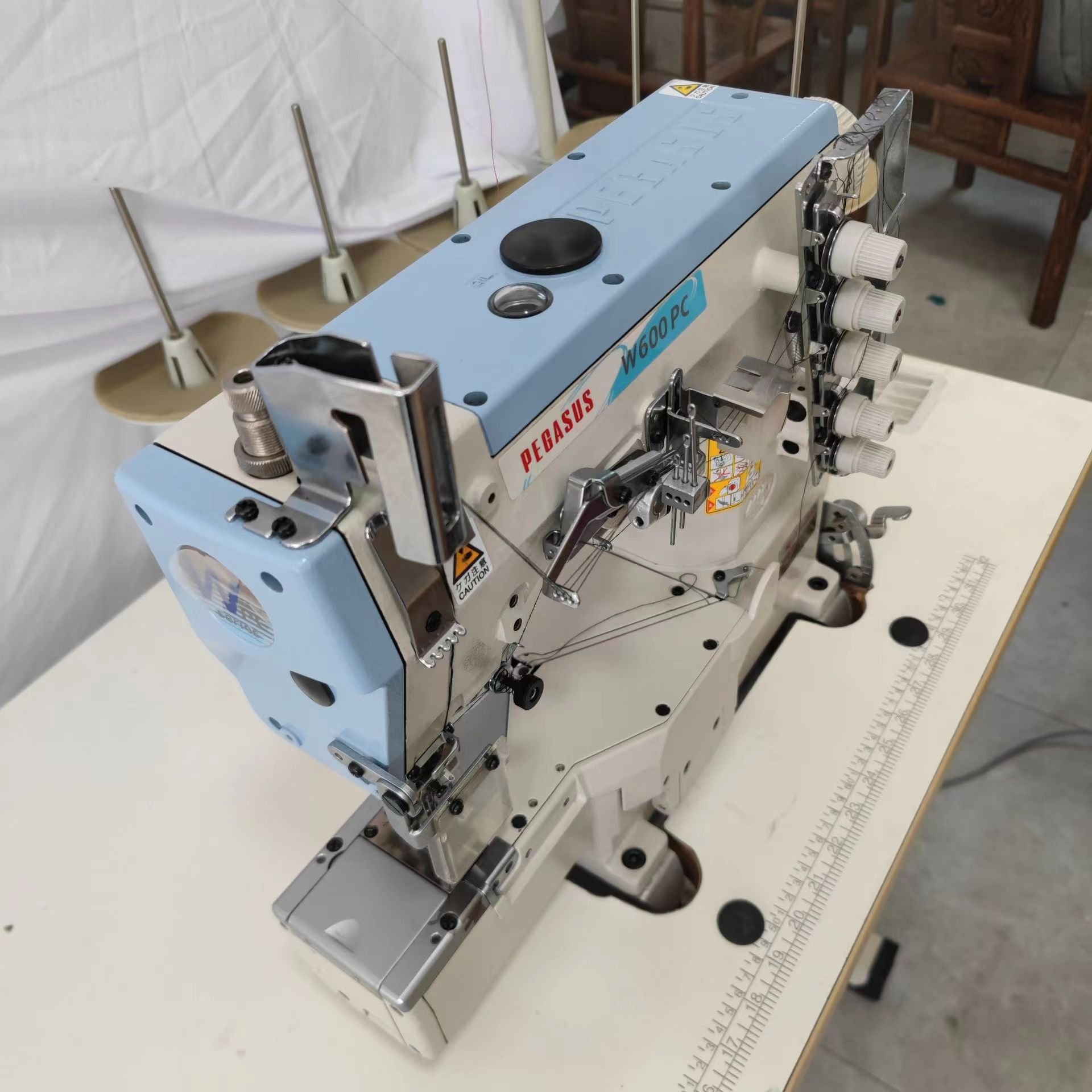 Original SecondHand Pegasus W662 Automatic Industrial Overlock Sewing Machine Direct Drive Cylinder Arm Interlock Sewing Machine