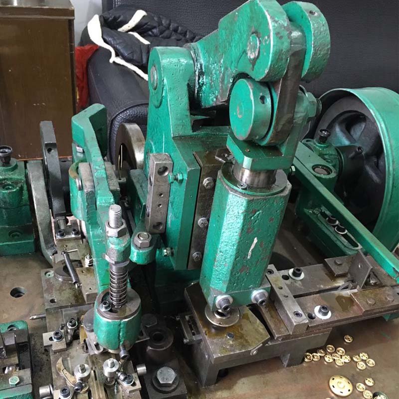 China factory different size metal button 7mm-30mm Spring snap button making machine
