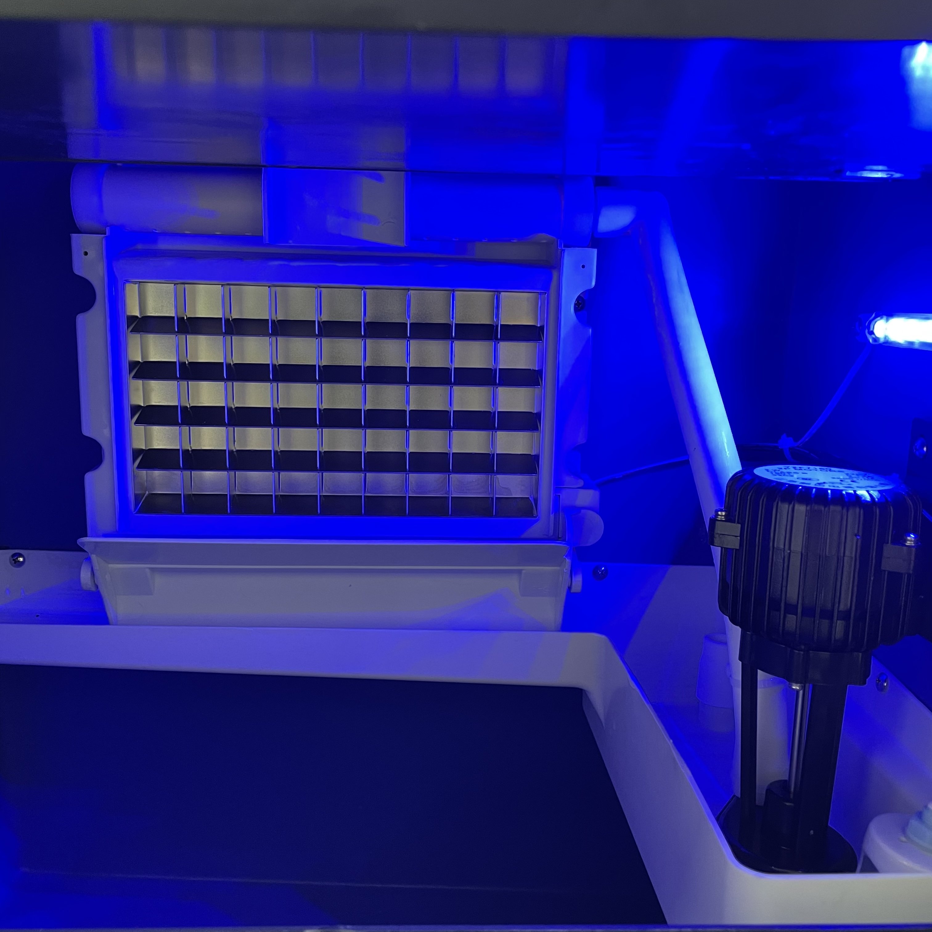 High-efficiency Small Commercial Ice Maker for Various Business Needs