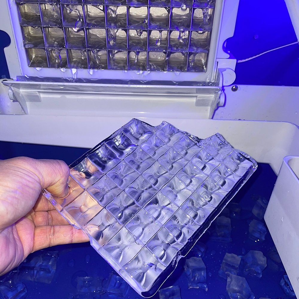 High-efficiency Small Commercial Ice Maker for Various Business Needs