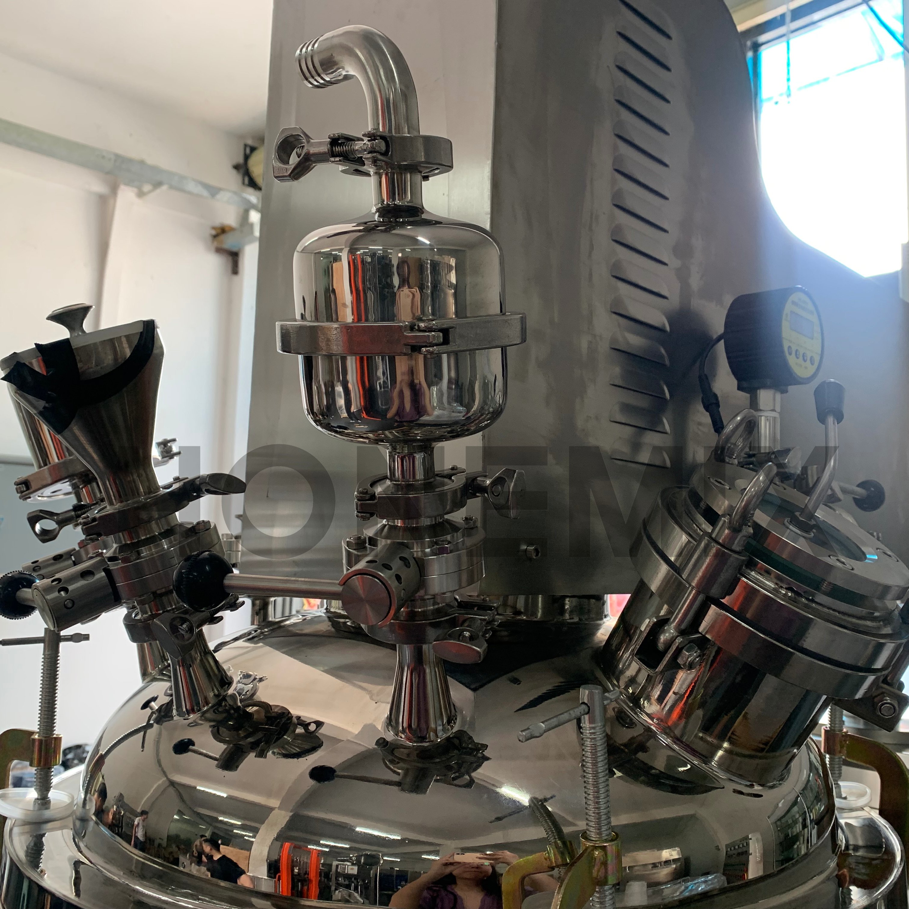 Hone Lotion Skin Care Making Machine Cosmetic Mixing Equipment Vacuum Mixing Machine Homogenizer Mixer Machine