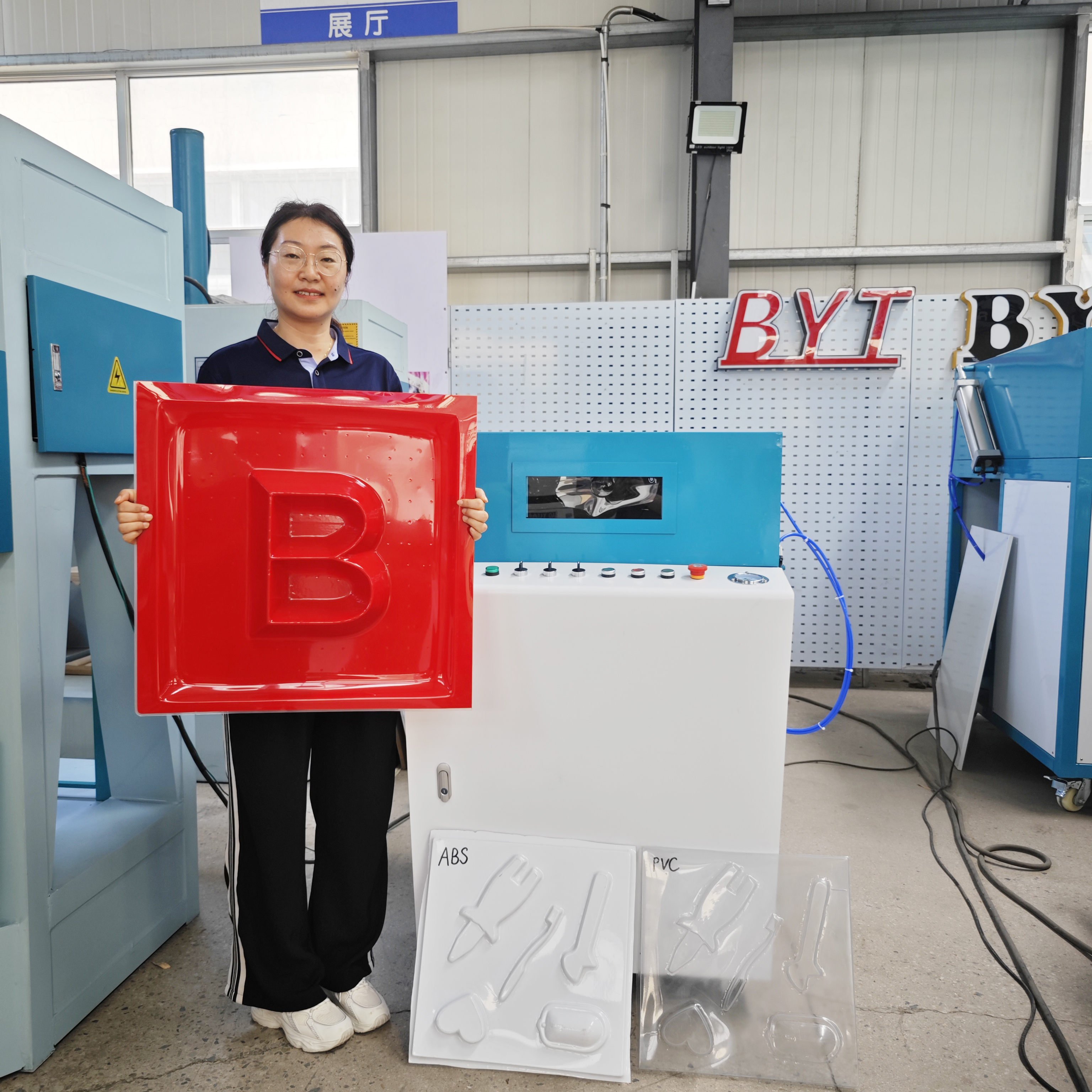 Small size Plastic Vacuum Forming Thermoforming Machine for climbing wall Wall brick formwork Mold Vacuum Former