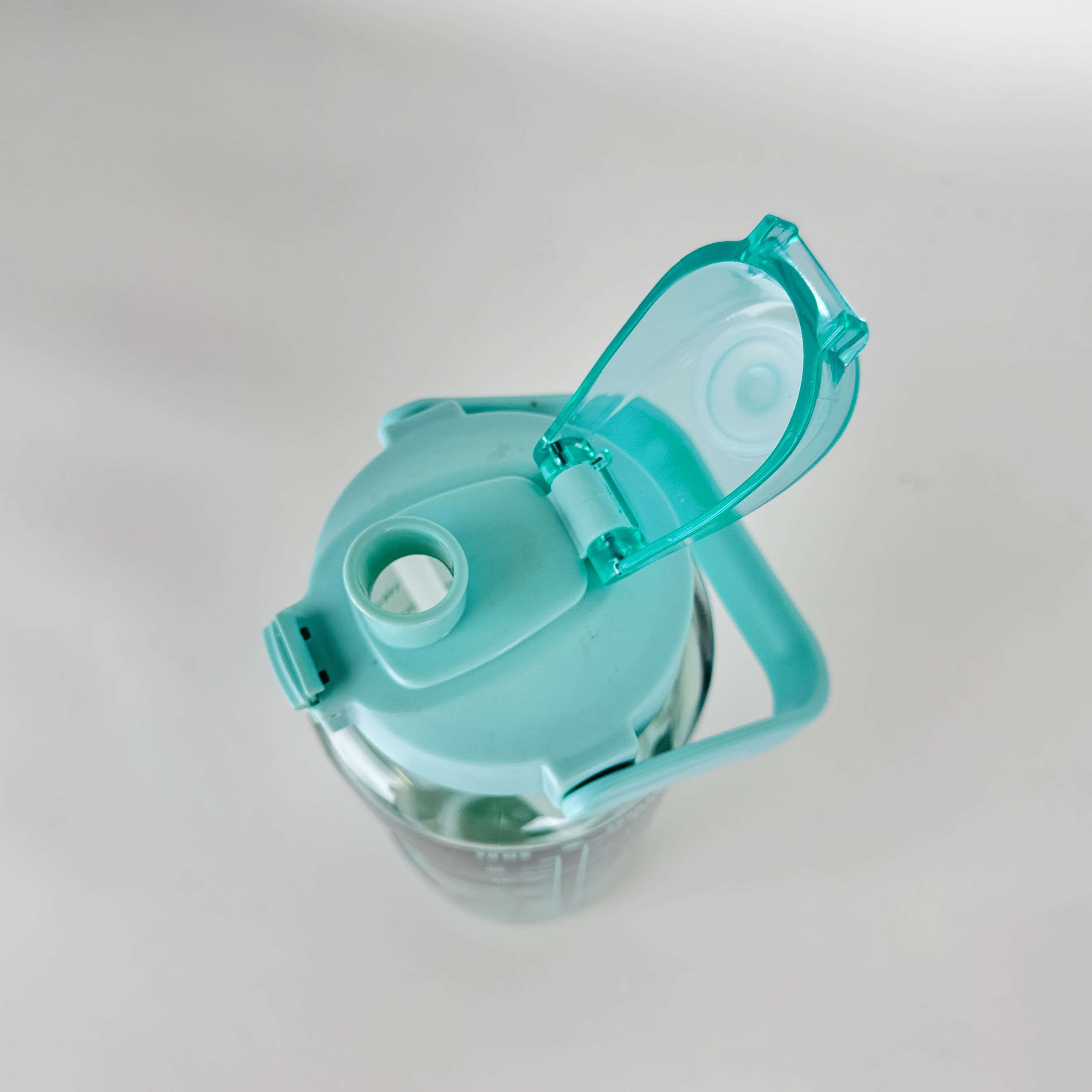 large-capacity sports water cup 2000ml outdoor sports portable Gradual color transparent plastic cup