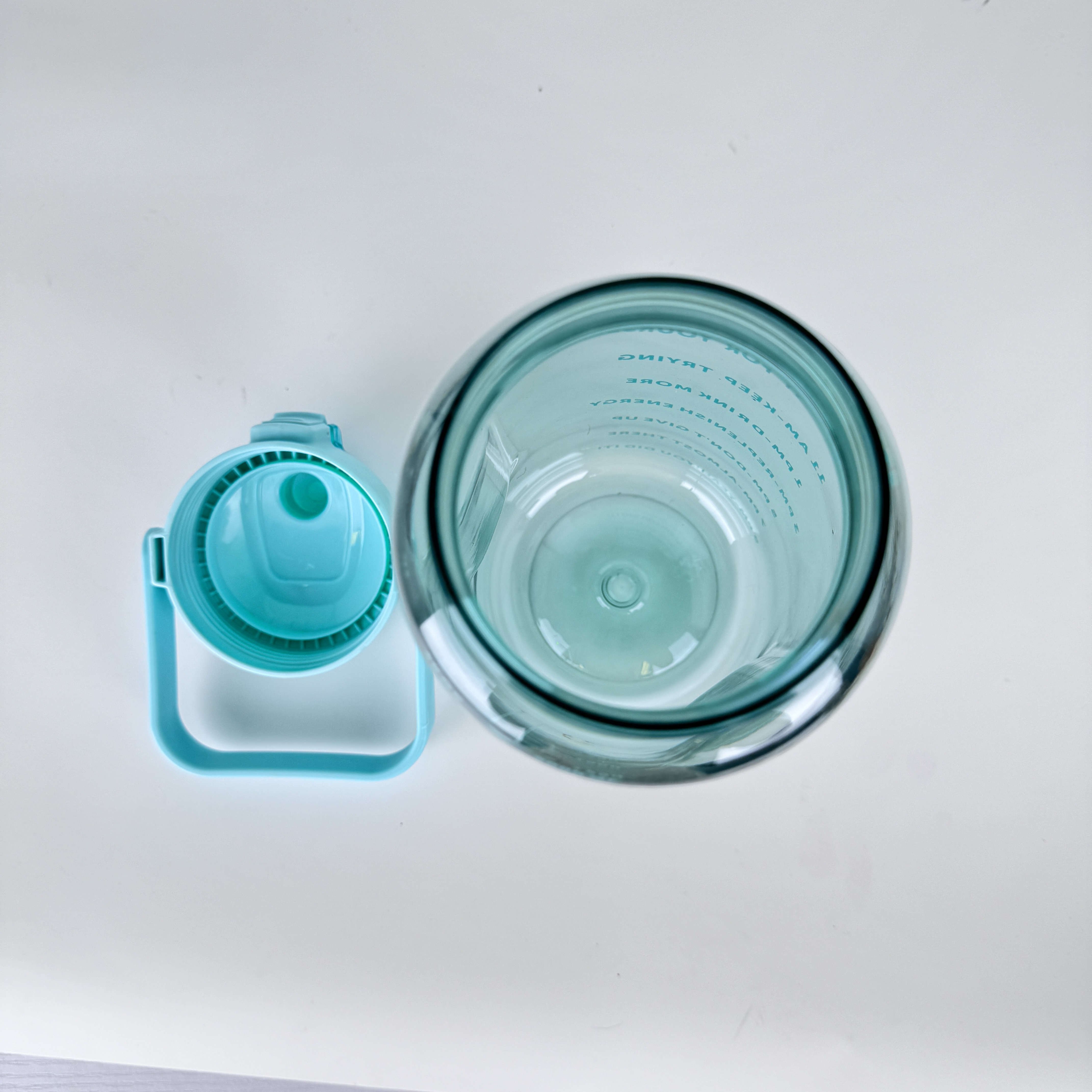 large-capacity sports water cup 2000ml outdoor sports portable Gradual color transparent plastic cup