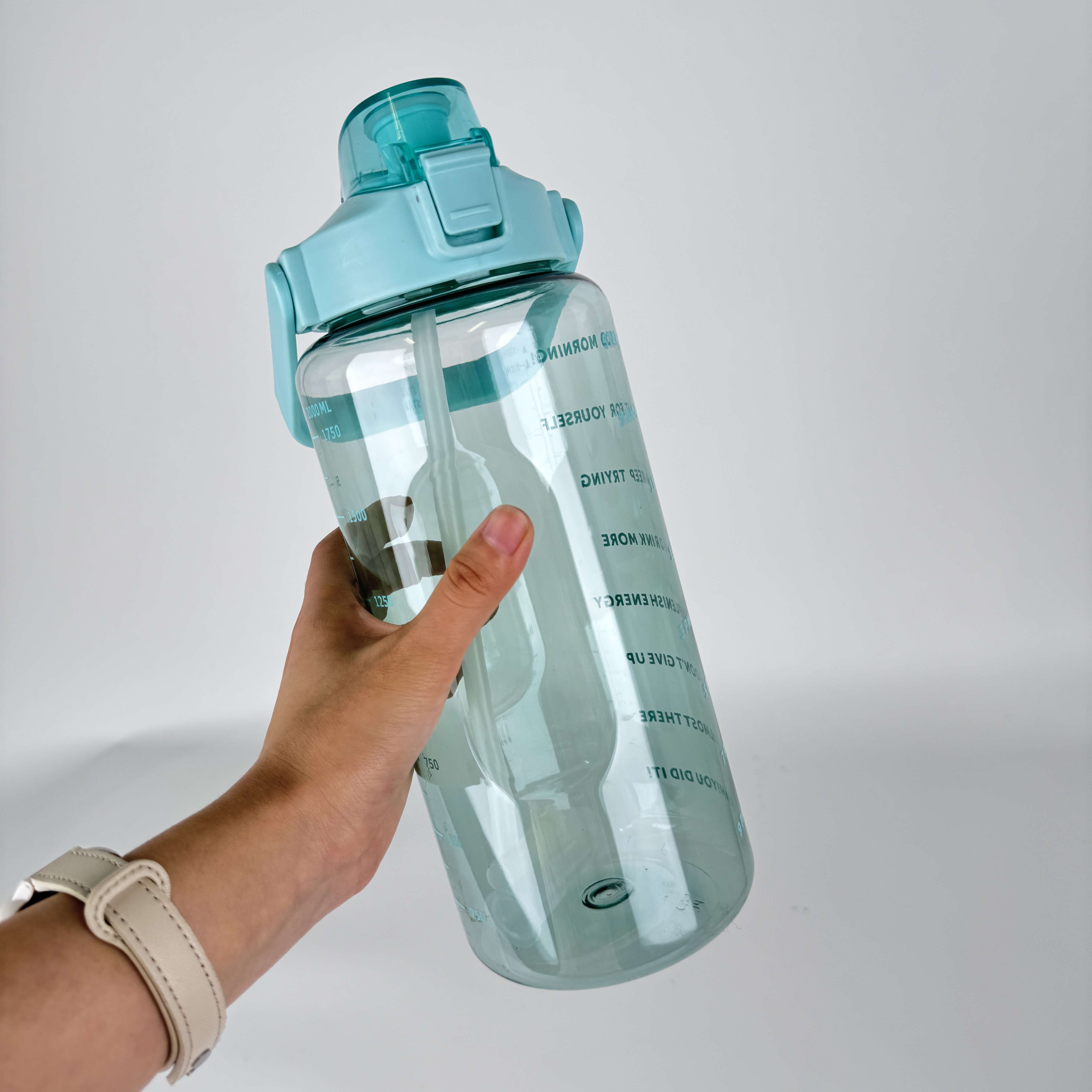 large-capacity sports water cup 2000ml outdoor sports portable Gradual color transparent plastic cup