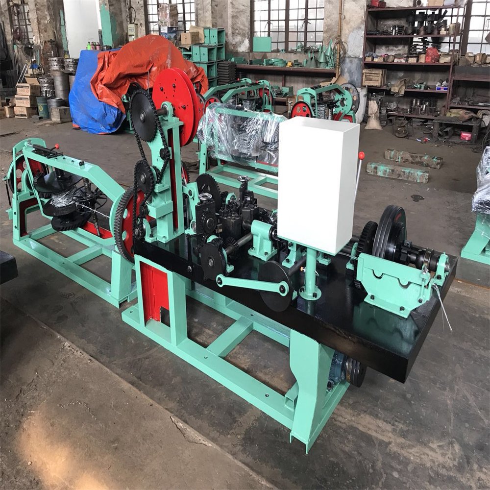 Factory hot sale galvanized steel stainless barbed wire fence making machine with China best price