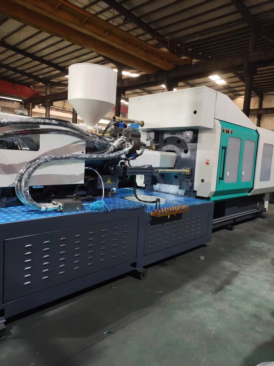 High heel rack injection molding machine Pressure cooker handle injection molding machine