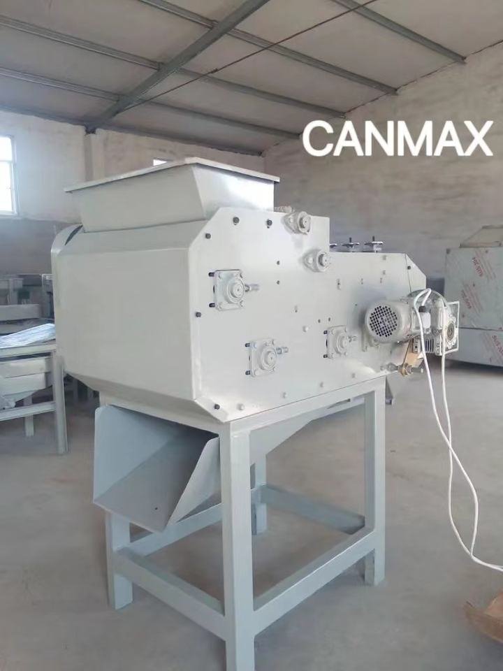Morden Style Melon Seed Egusi Manufacturing Multi Tool Spanking Plastic Shell Mould Cashew Shelling Machine