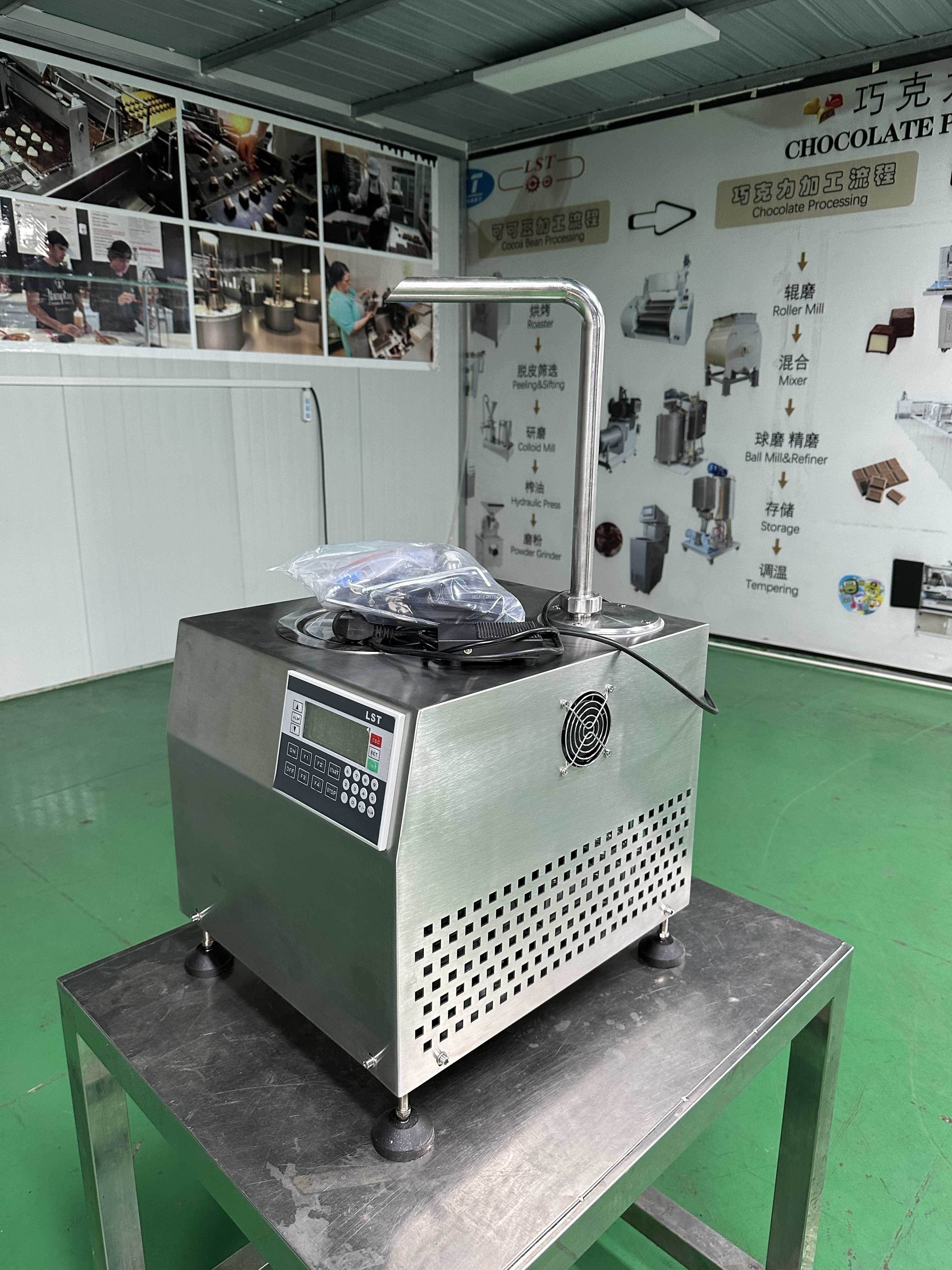 CE automatic small chocolate machinery New design chocolate tempering machine portable hot chocolate dispenser