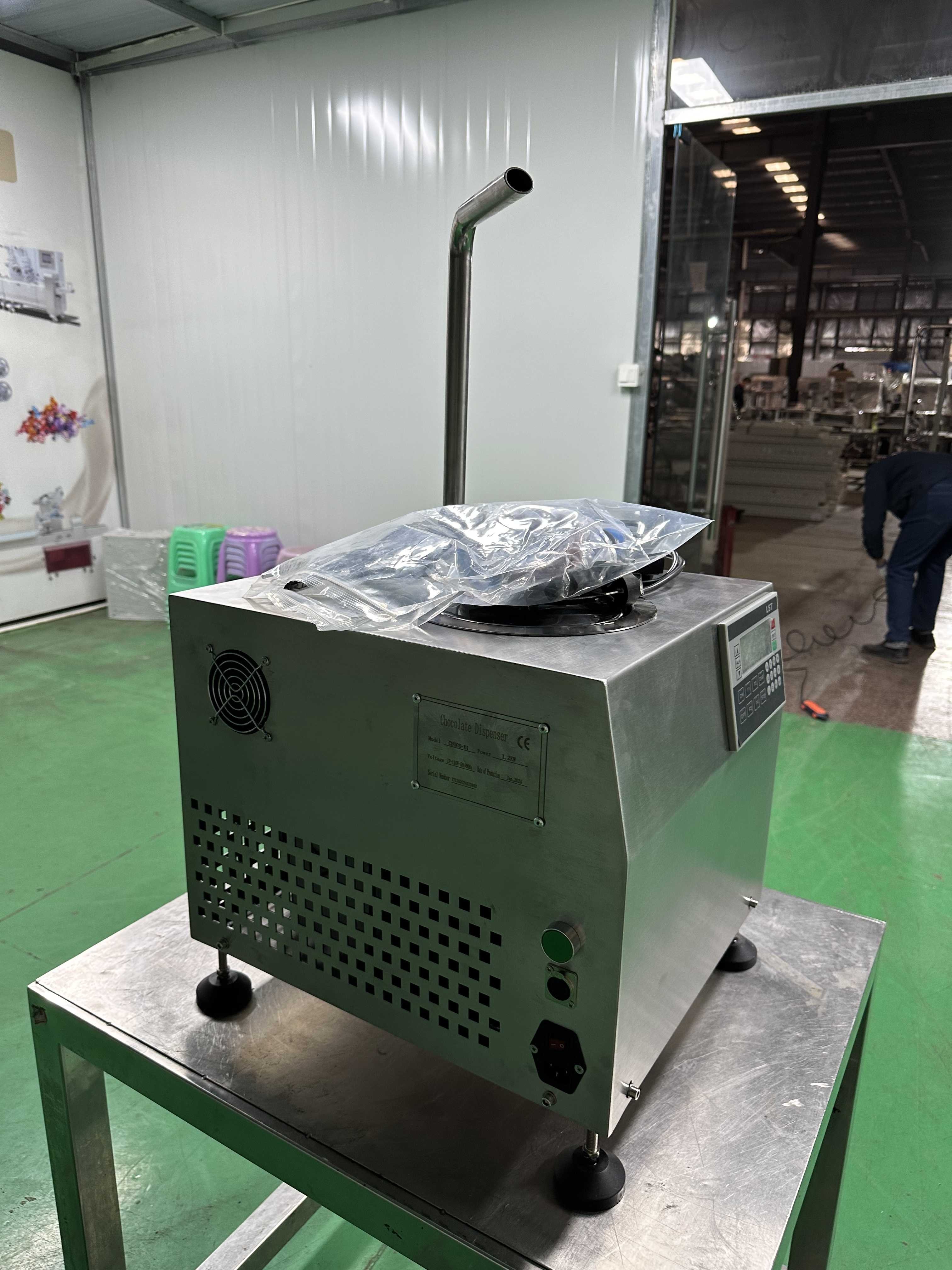 CE automatic small chocolate machinery New design chocolate tempering machine portable hot chocolate dispenser