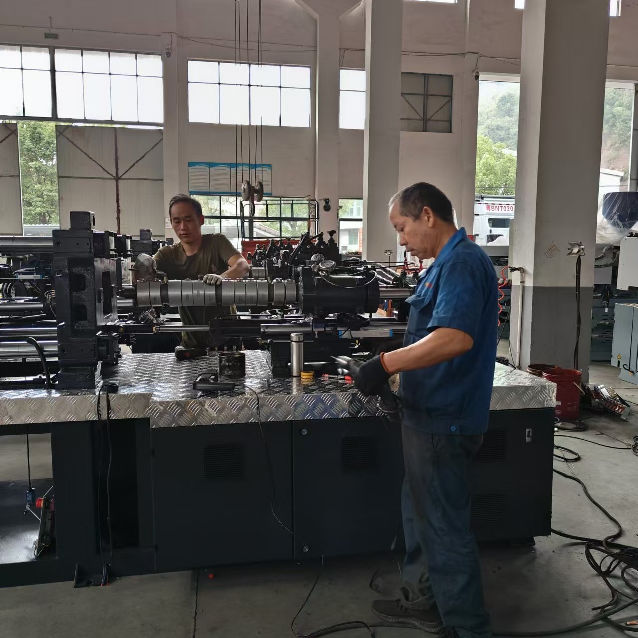 90-260 ton Shirt Button Maker Making Machine Price Injection Molding Machine Low Price Small Products small machine