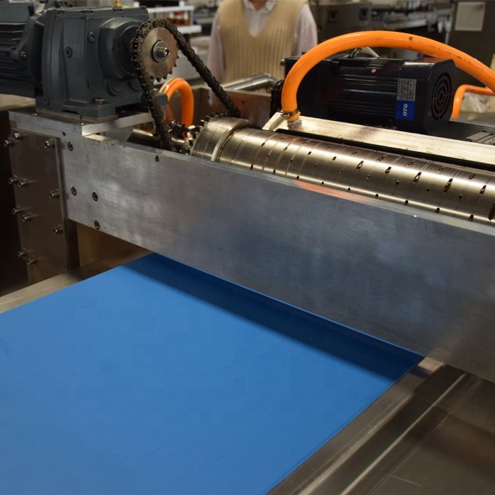 Automatic chocolate drops making machine with cooling tunnel chocolate chips depositor
