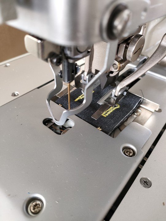 ZY9820 Industrial High Speed Computerized Eyelet Button Holing Sewing Machine