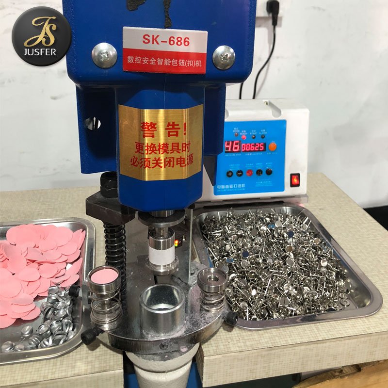 Semi-Automatic button making machine to cover buttons cover buckles machine