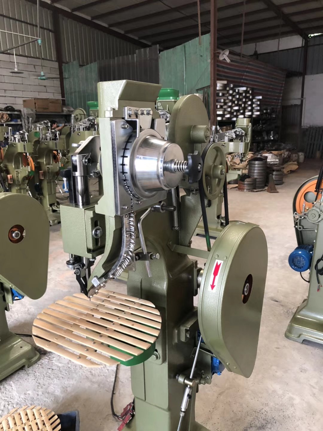 Automatic Riveting Machine rivet machine for food Steamer base