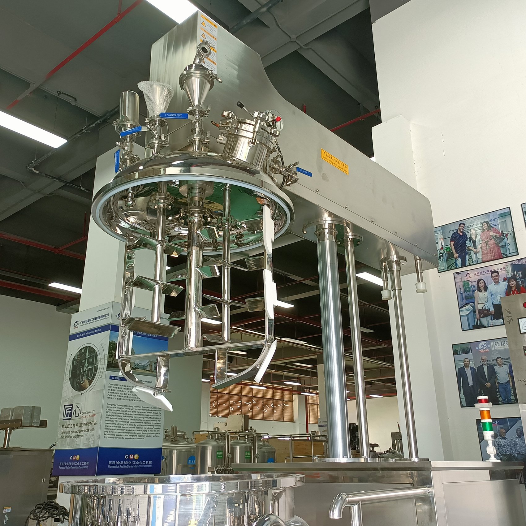 Hot Selling Steel Cream Emulsifying Machine Cosmetics Production Homogenizer with Mixing and Vacuum Capabilities