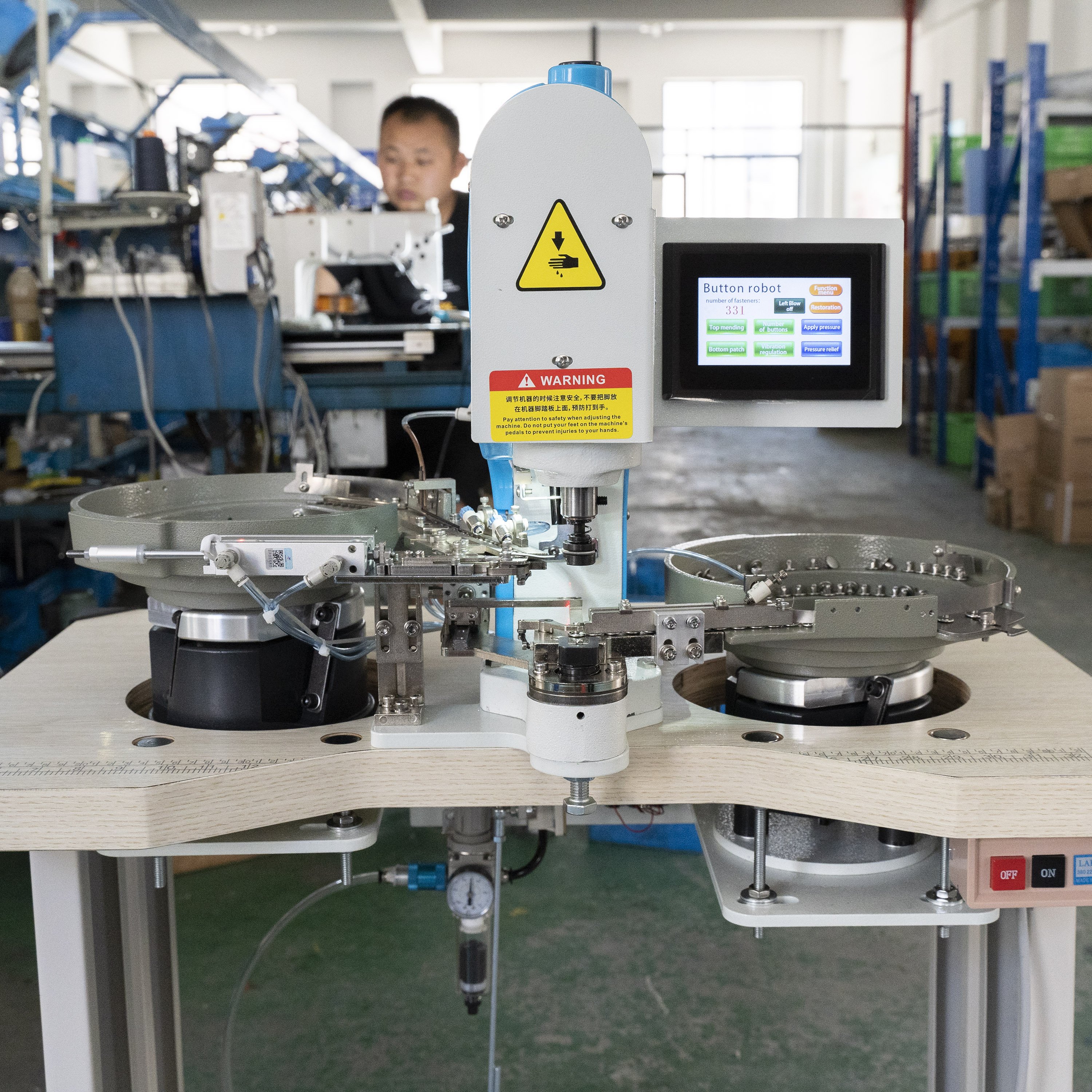 Newly designed in 2024 Computer fully automatic button binding machine Suitable for binding iron buttons, plastic buttons B-818