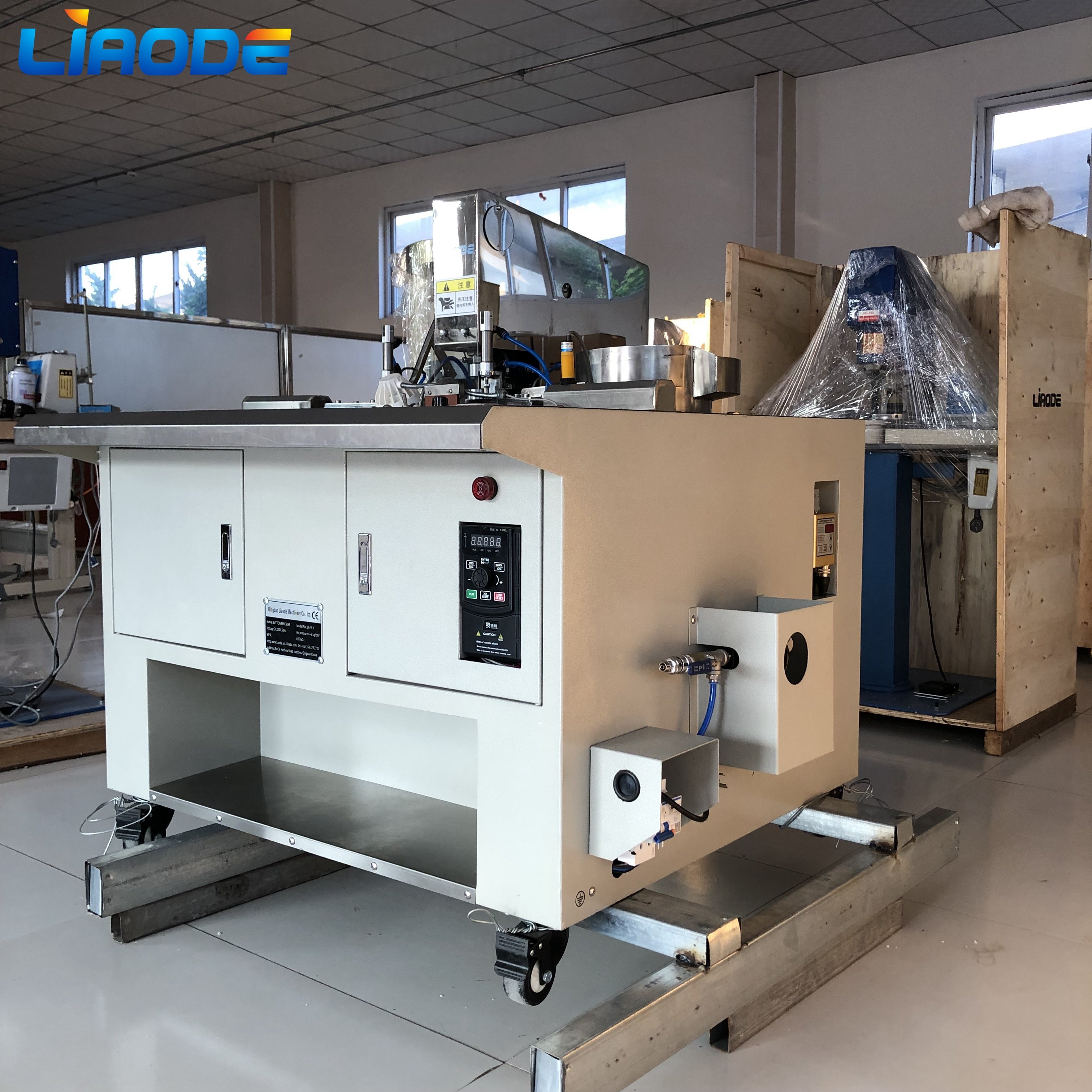 Automatic Fabric Covered baseball cap button Making machine