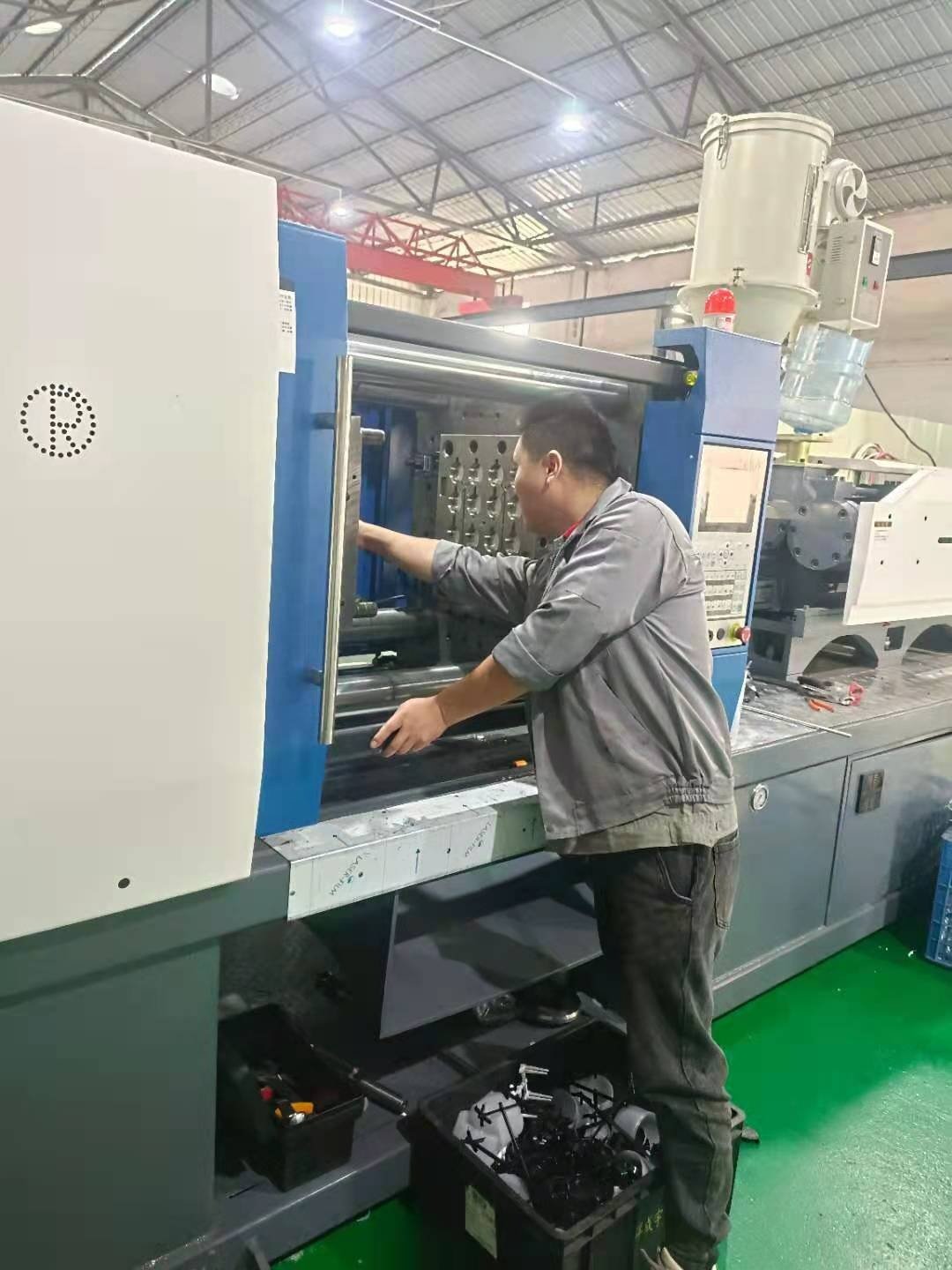 ZHENHUA Hot Sale Servo Motor Plastic Injection Molding Machine for Plastic Toys and Paint Bucket Containers Box Making