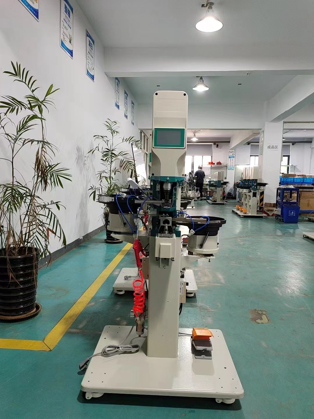 VMA automatic shake head or i type punch hole making used button attaching industrial sewing machine