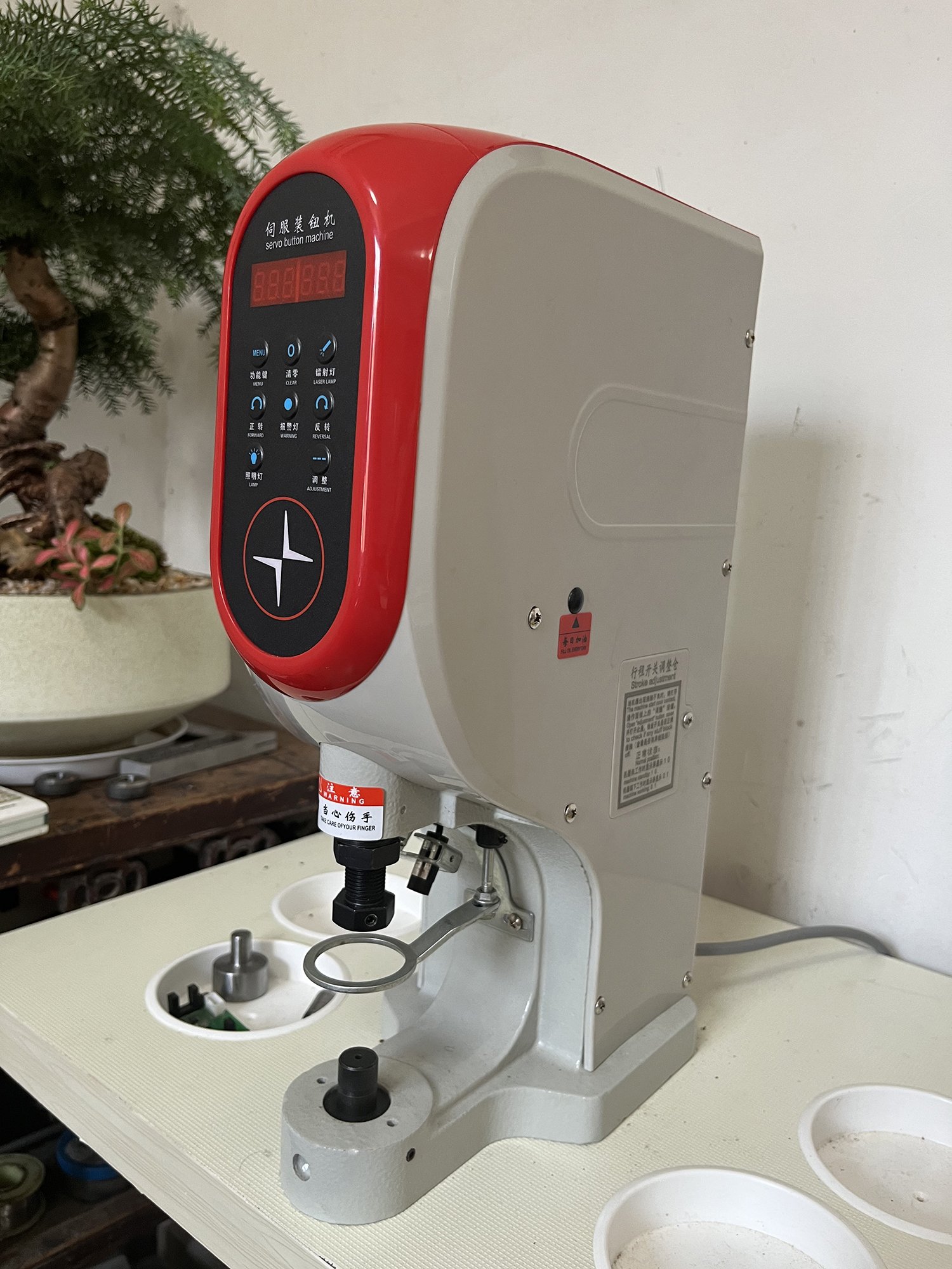 QK-818T high speed electronic servo motor buckles snap button attaching machine for sale