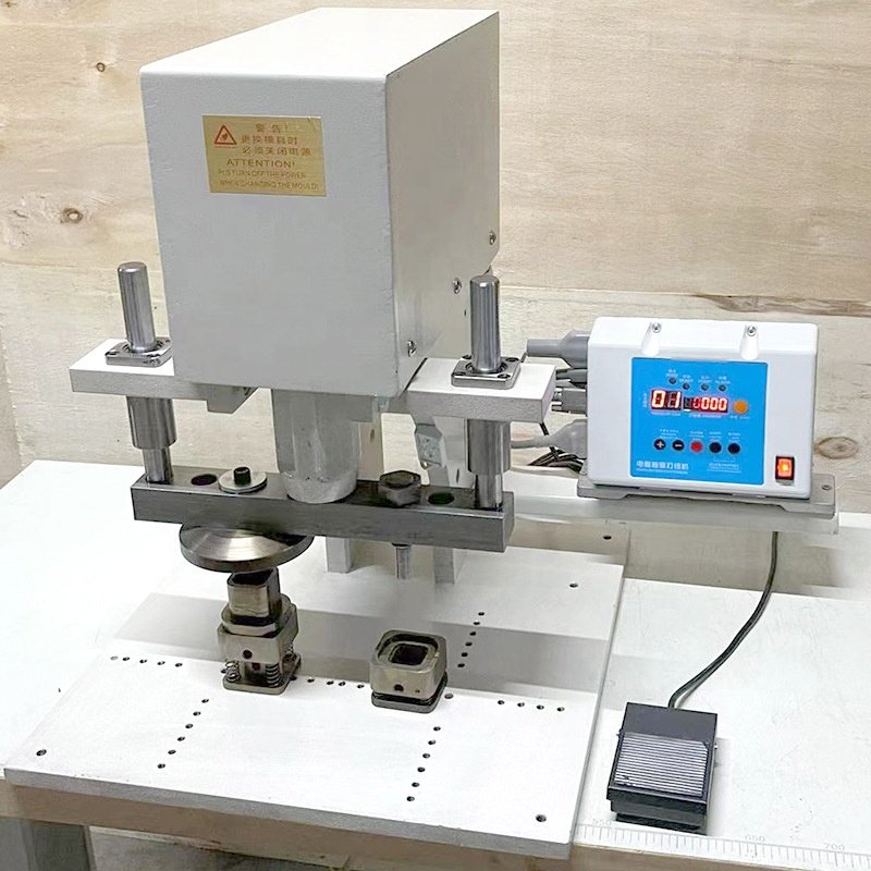 YS-386 New computer servo simple model electric buckle machine belt buckle buckle machine