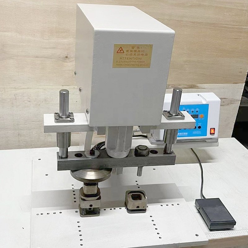 YS-386 New computer servo simple model electric buckle machine belt buckle buckle machine