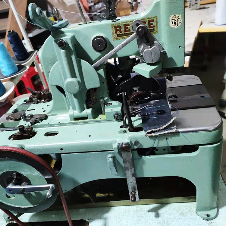 Top sponsor Reece 101 eyelet button hole sewing machine for thick materials making