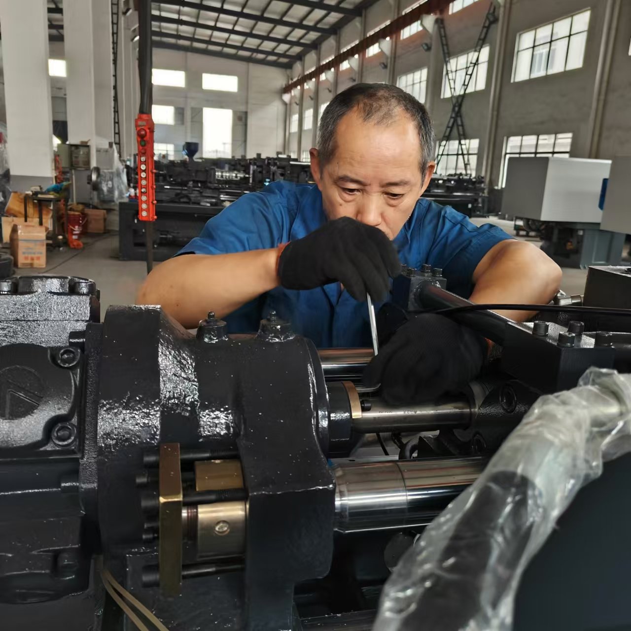 plastic button manufacturing machine 90 ton plastic injection molding machine polyester button making machine