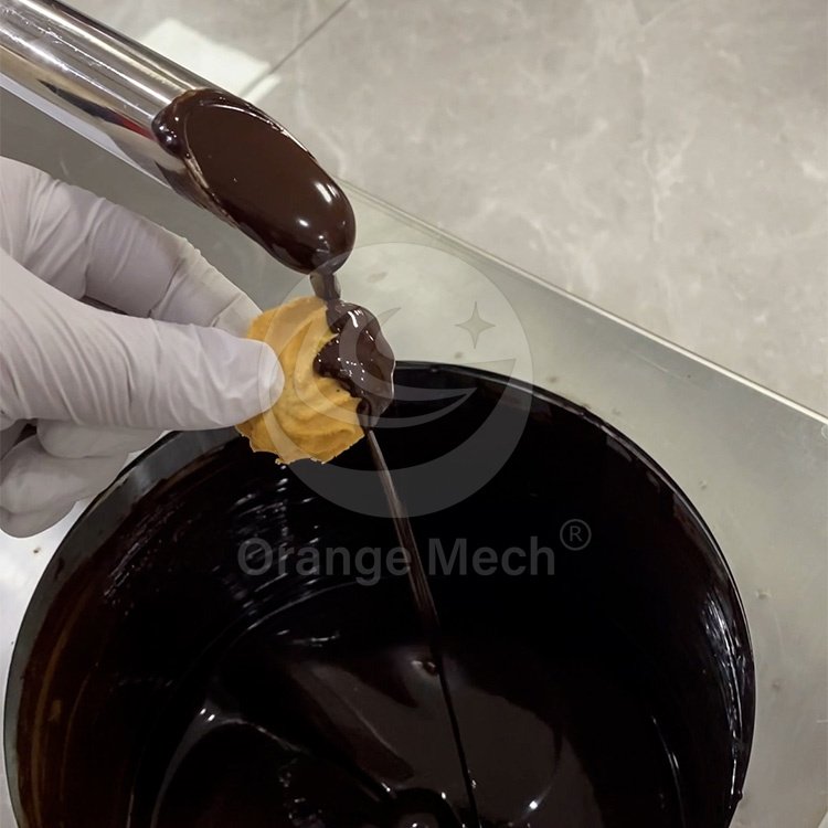 Chocolate Spraying Machine Small Chocolate Dispenser Chocolate Melting Machine for Strawberry