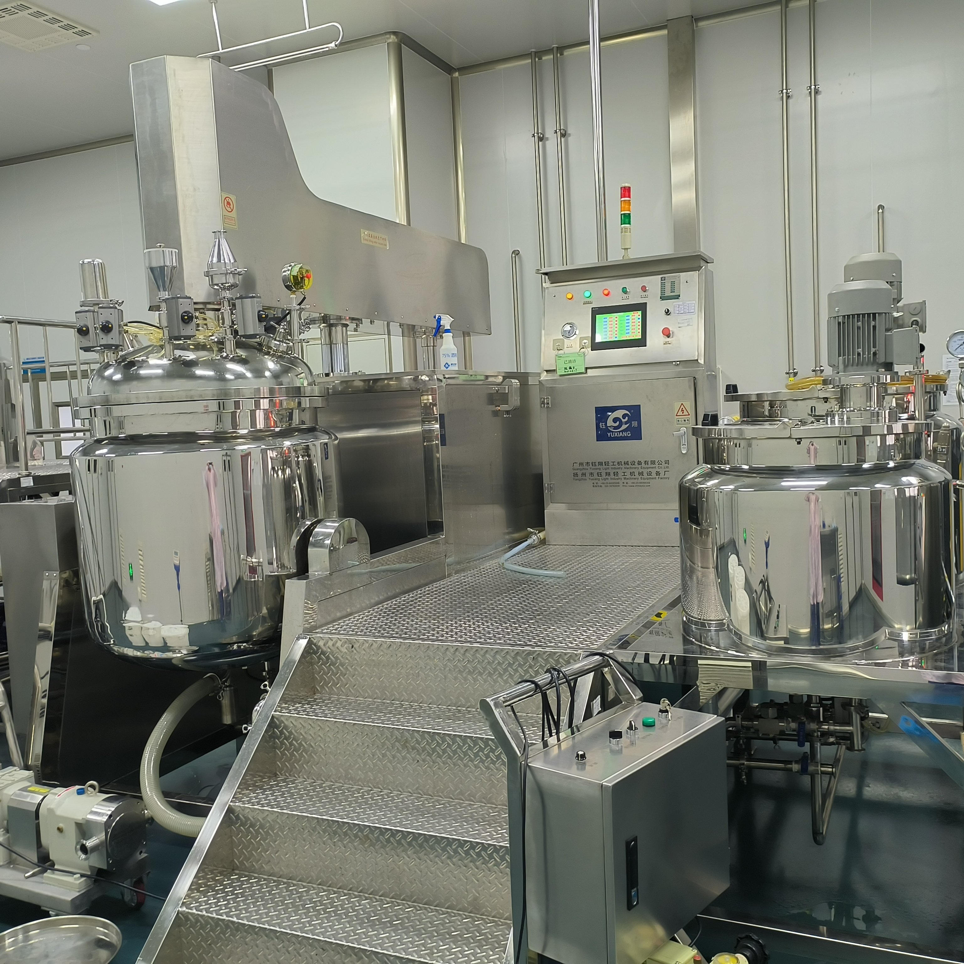 Electric Vacuum Emulsifying Machine for Cream Lotion Mixing Agitator Type Perfume Toothpaste Production Line