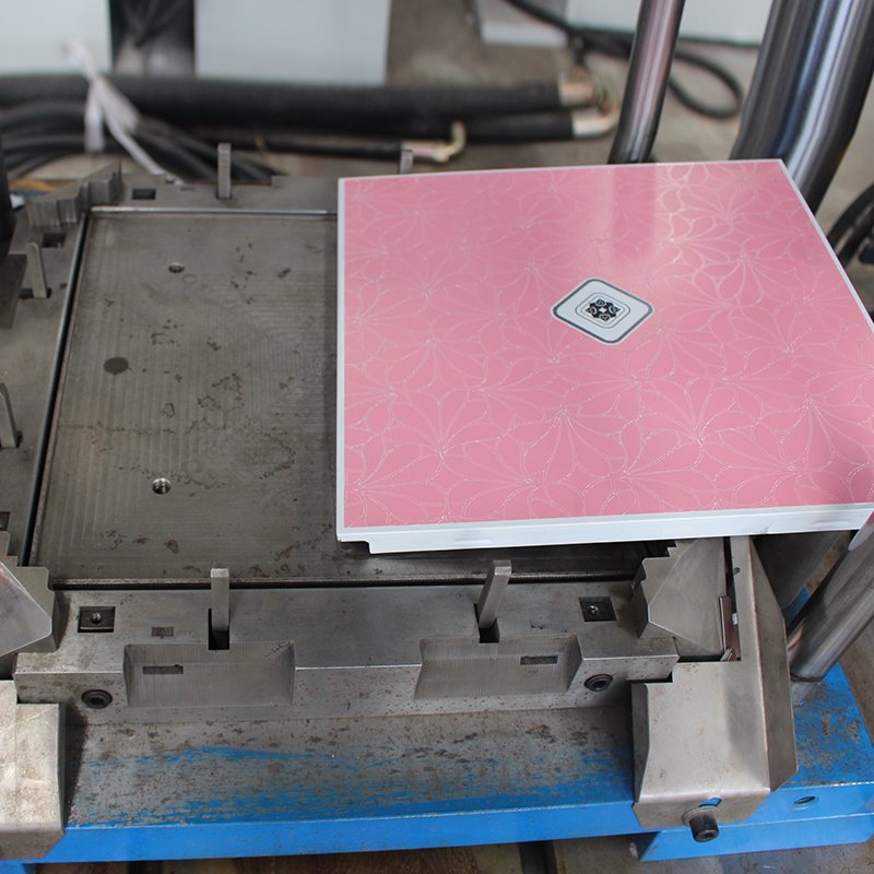 Four columns 200 ton 3D wall decorative tiles metal tile hydraulic presses aluminum button plate integrated ceiling