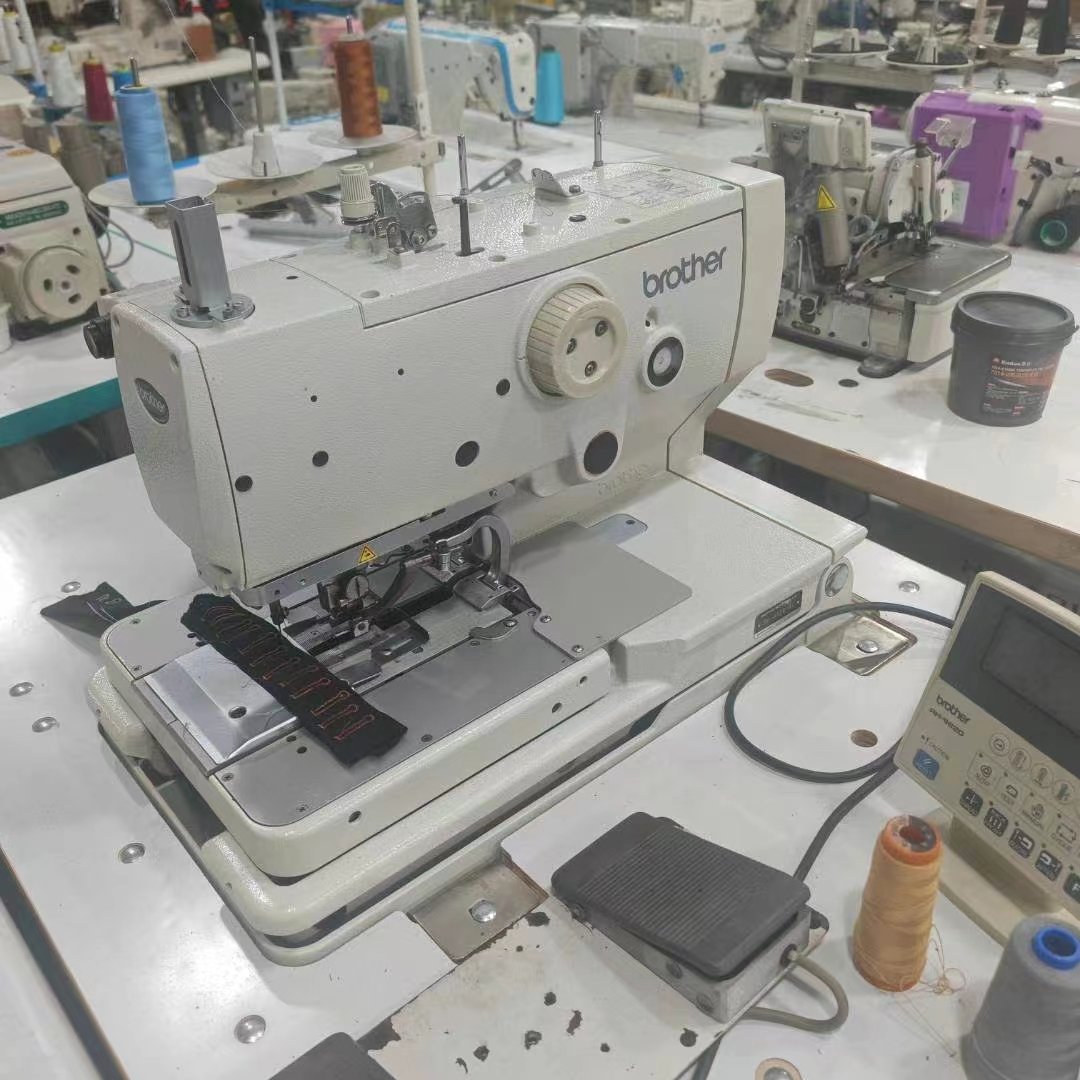 Used japan jukis 3200 computerized eyelet button holing sewing machine with beautiful stitch adopt to sewing top grade products
