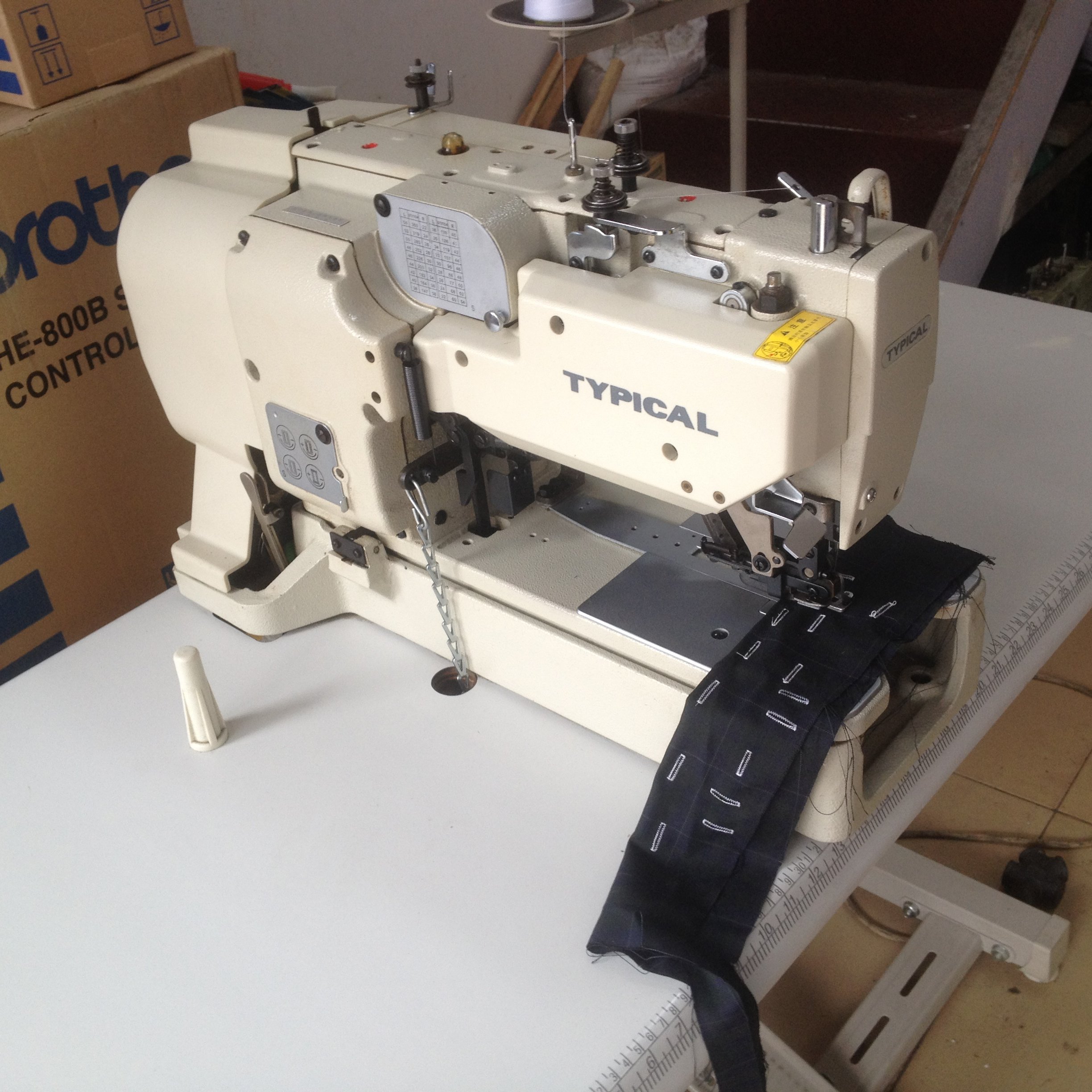 Factory sale used brother-817/818 straight button hole machine