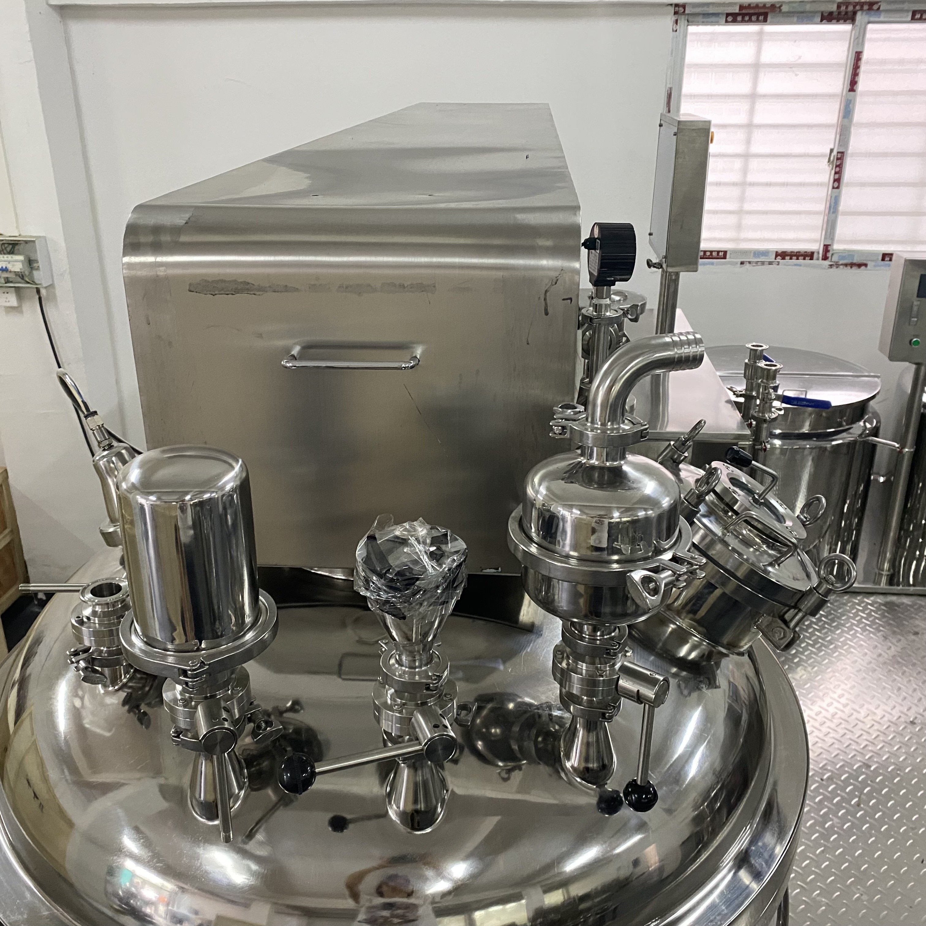 mayonnaise making machine 500 liter 1000 litre mixing tank cream homogenicer hydraulic lifting vacuum homogenizer blender for f