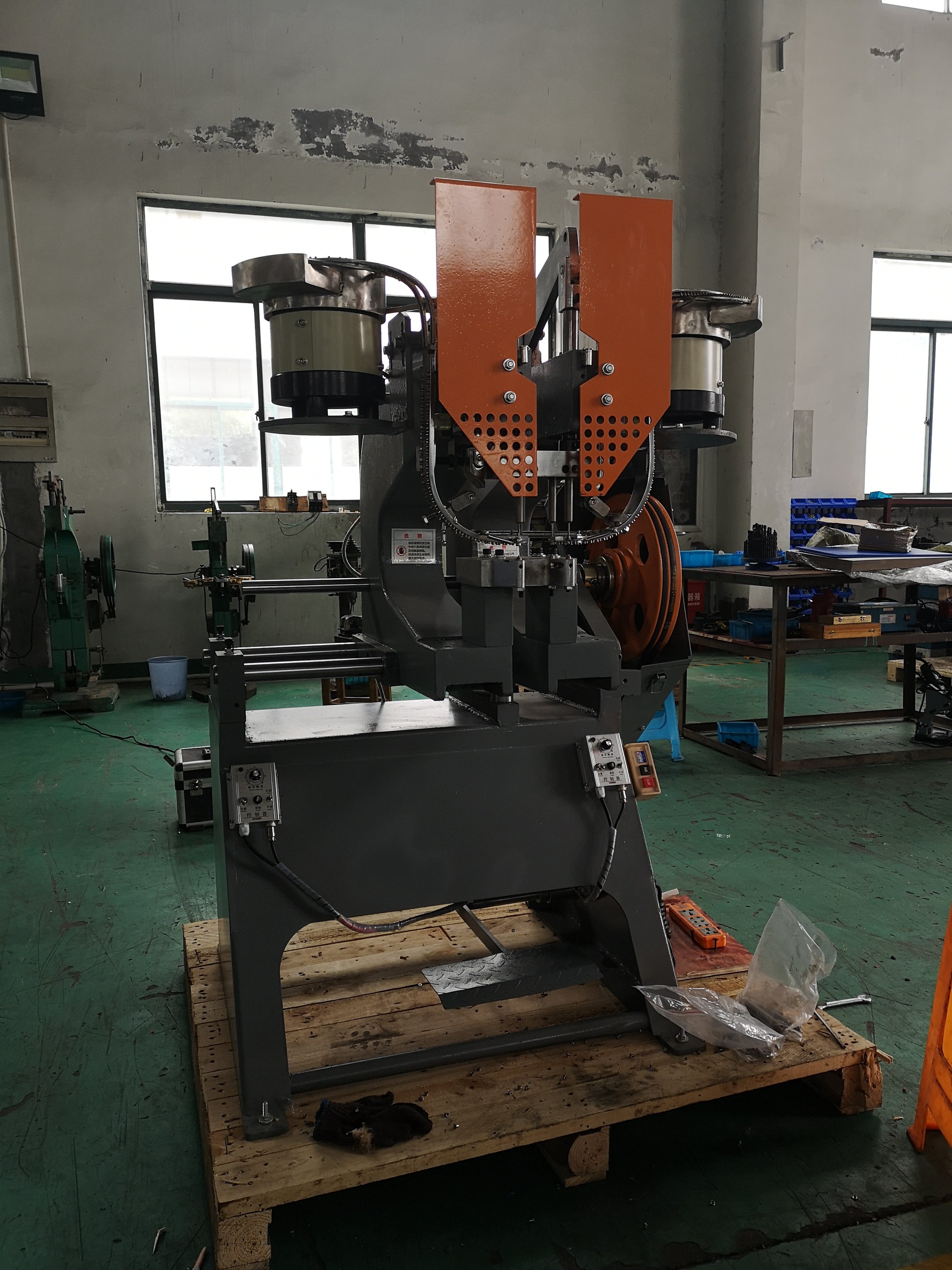 High quality Steel Riveting Machine automatic snap rivet making machine