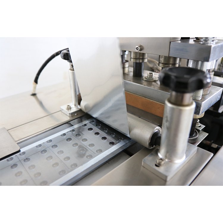 Fully Automatic button coin cell toothbrush chocolate joy Usb Flash Cotton Balls Small Blister Packing Making Machine Pvc- Alu