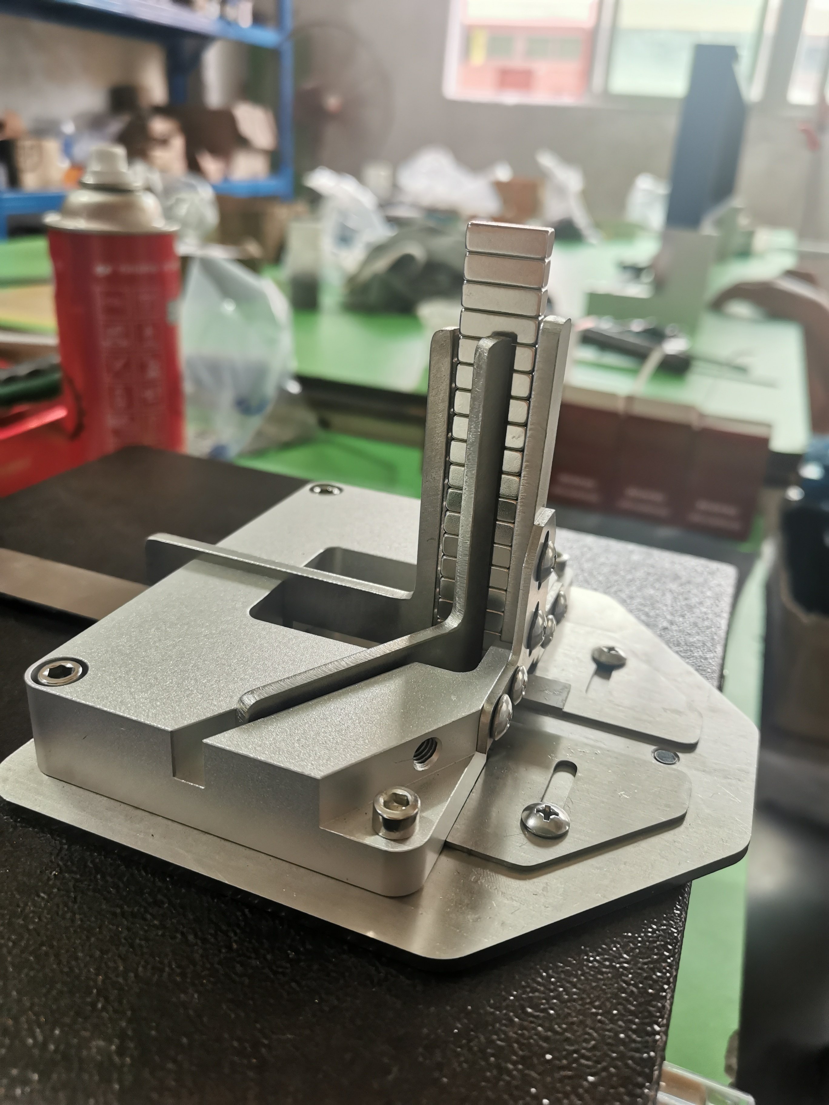 Best Price Automatic Magnet Separator Machine Round Square Magnet Separating Machine with Counting Alarm Function