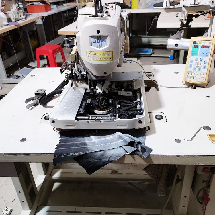 JUKI MEB-3200s industrial automatic eyelet button hole machine for jeans heavy garment making