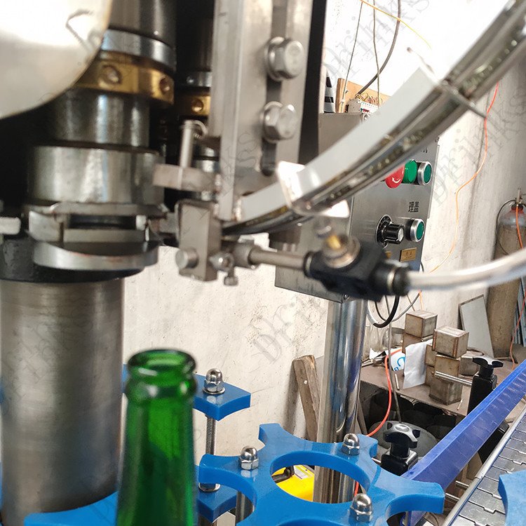 China Making Automatic Crown Cap Machine Beer Glass Bottle Capping