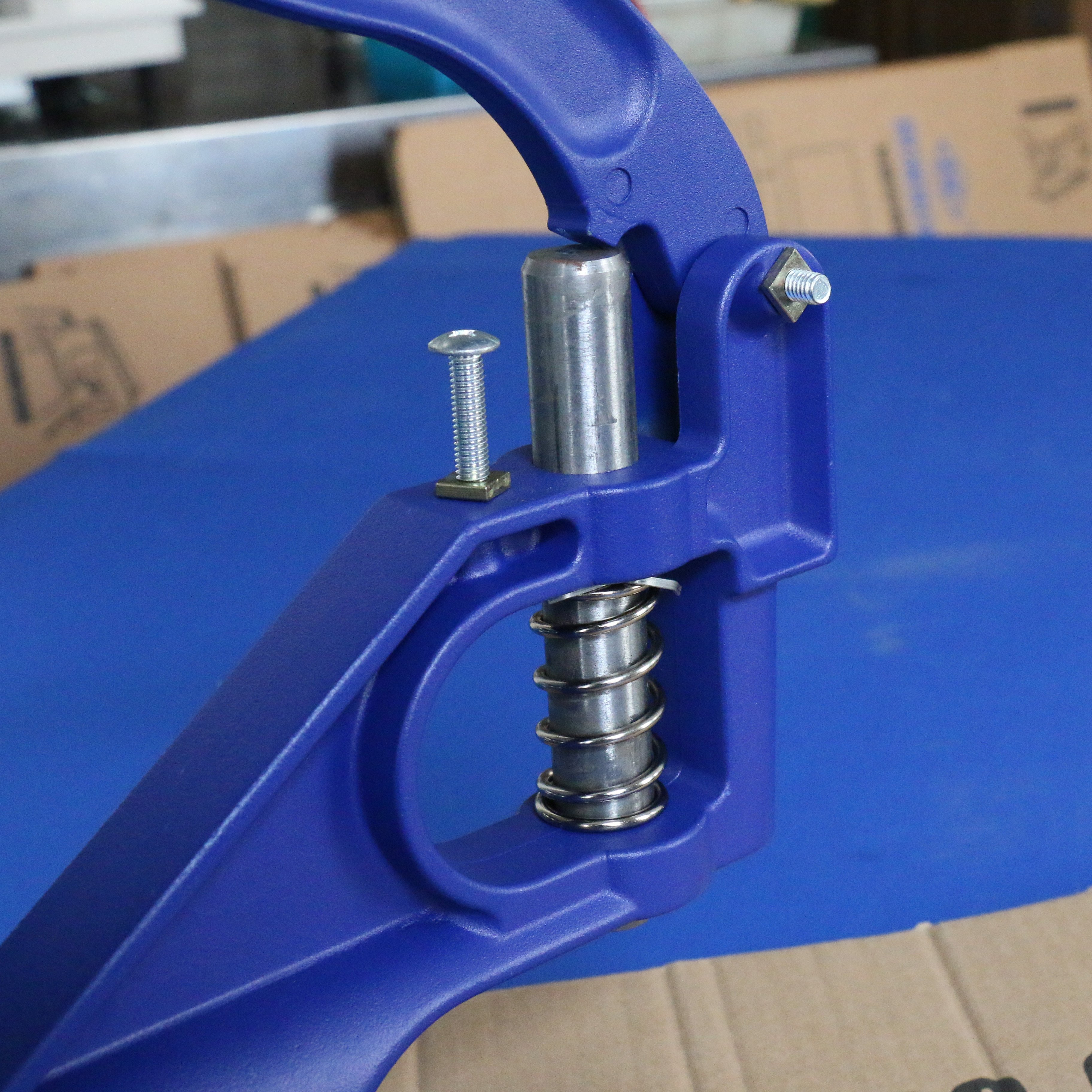 Manual Button binding machine Simple maintenance Simple operation