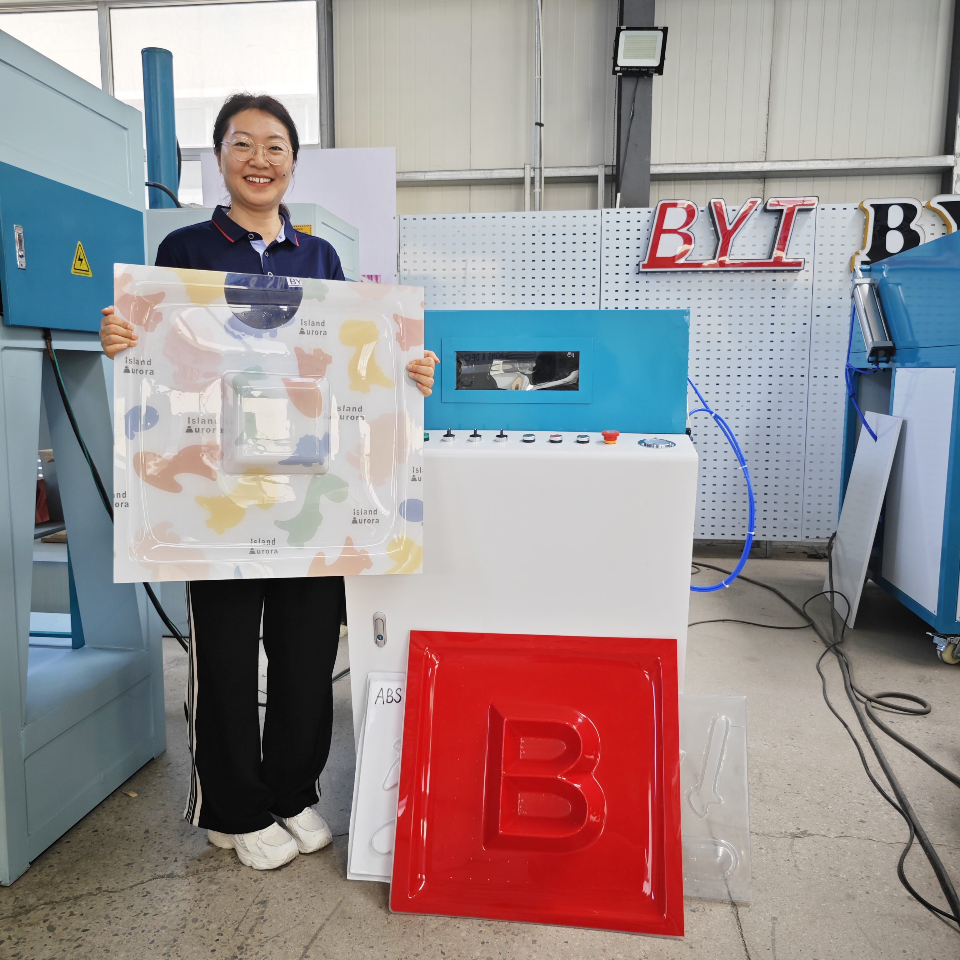 ABS Wall Small Vacuum Forming Machine For Plastic Acrylic PVC PE PET ABS Sheet Signage Light Box Letter Making