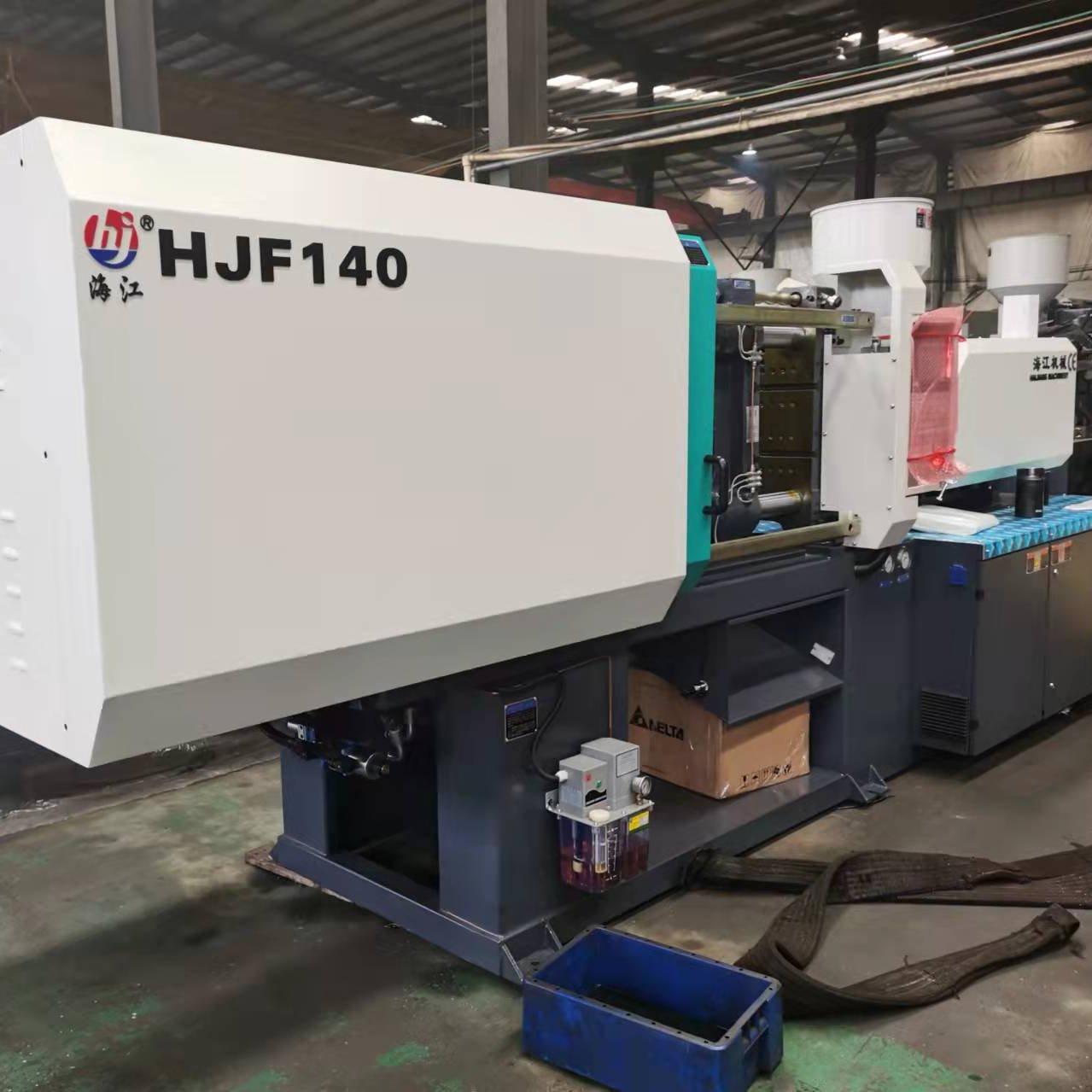Plastic button making 140 ton injection molding machine