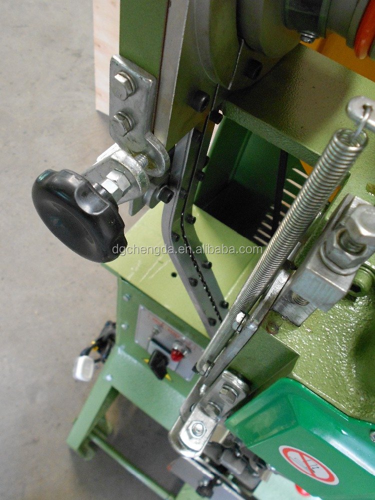 CD press snap fastener automatic eyelet machine
