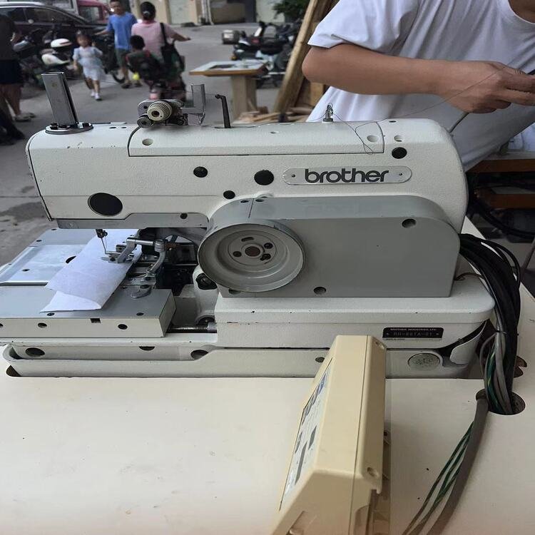 Japan made RH-981A-01 Br other eyelet button hole making sewing machine