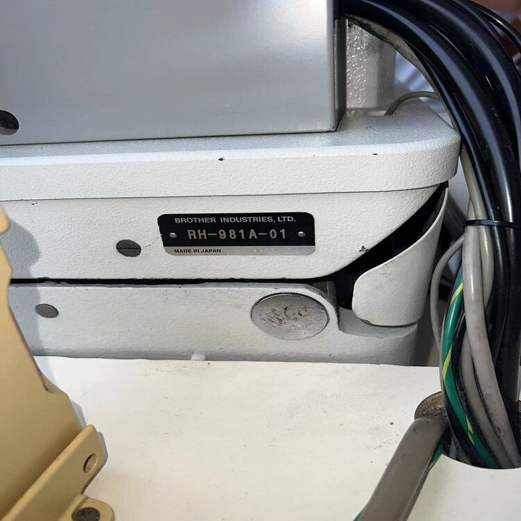 Japan made RH-981A-01 Br other eyelet button hole making sewing machine