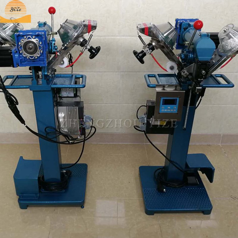 Small automatic face shield raincoat snap button press machine metal prong button riveting attaching industrial sewing machine