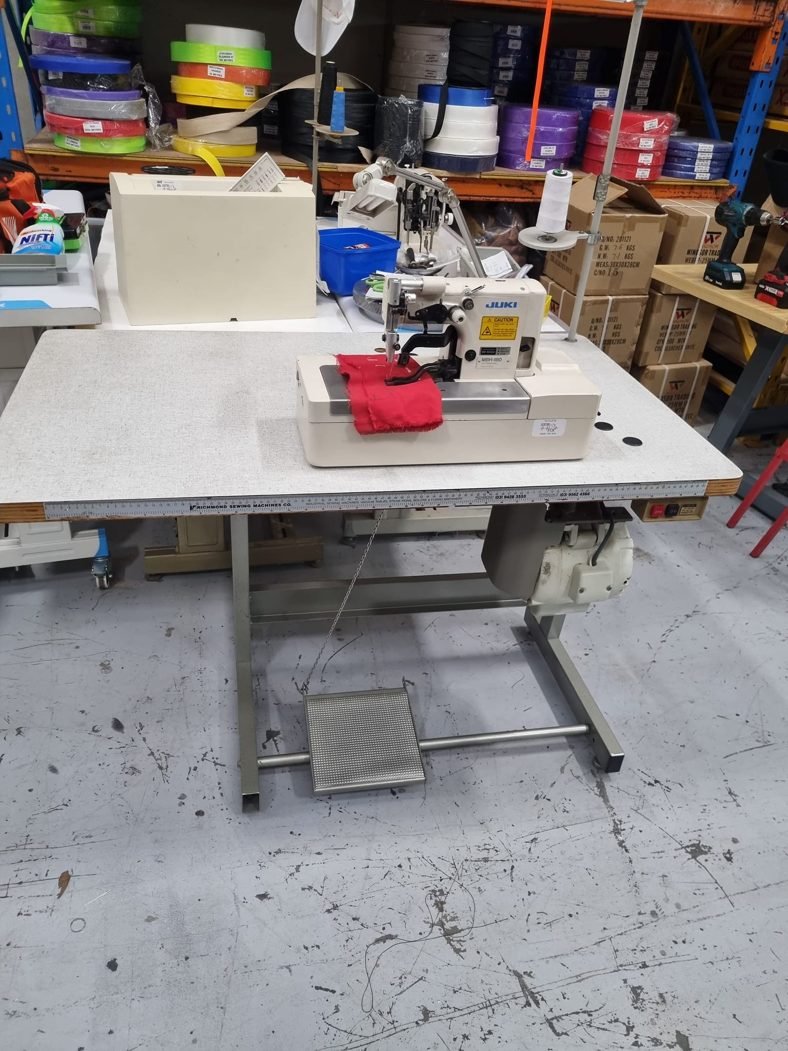 Second Hand Original Jukis 180 High Speed Buttonhole Machine Chain Square Eye Industrial Sewing Machine